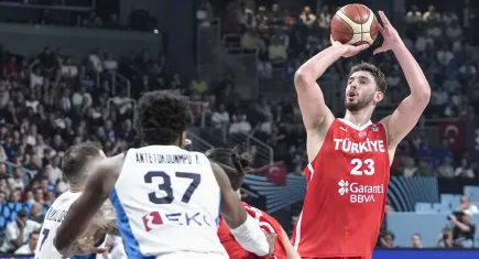 12 dev adam, Yunanistan'a basketbol dersi verdi: A Milli Basketbol Takımı 24 yıl sonra finalde!