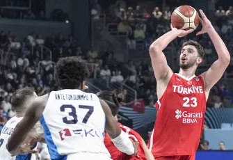 12 dev adam, Yunanistan'a basketbol dersi verdi: A Milli Basketbol Takımı 24 yıl sonra finalde!