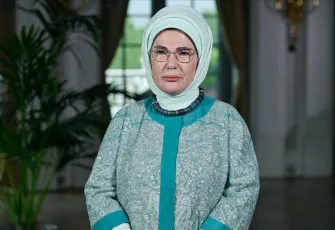 Emine Erdoğan’dan Kiev zirvesi’nde duygusal mesaj: “Geleceği eğitimle şekillendirebiliriz”