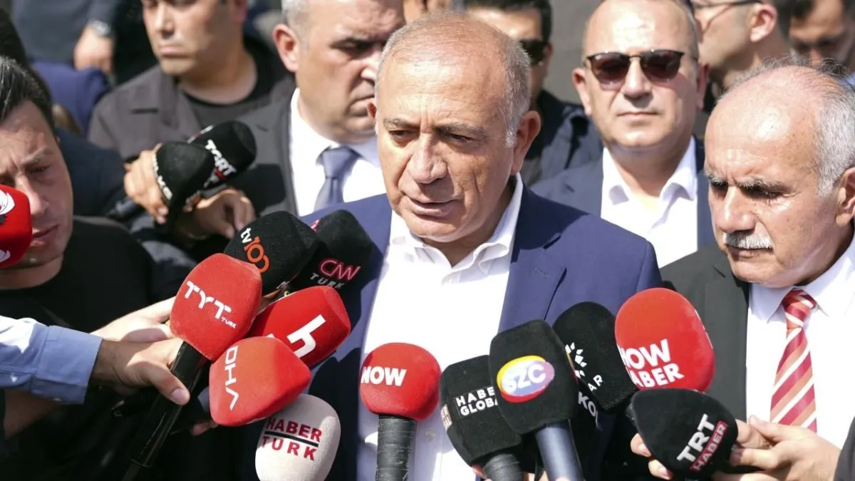 Gürsel Tekin’den CHP İstanbul açıklaması: “Bina tartışmalarıyla meşgul değiliz, sabırla ilerliyoruz” haberinin görseli