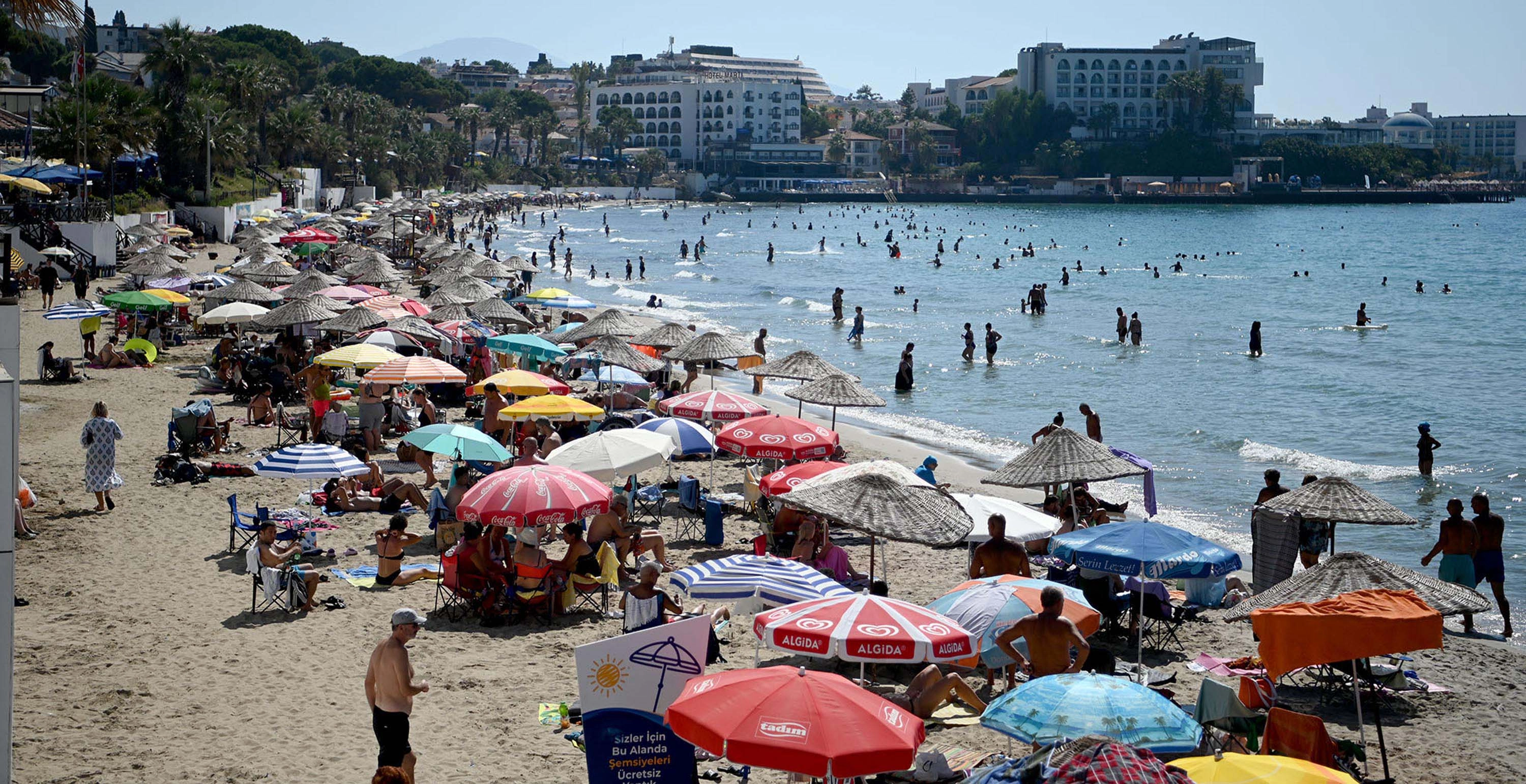 Kuşadası’nda “Sarı Yaz” Bereketi: Doluluk yüzde 80’e ulaştı başlıklı video haberin görseli