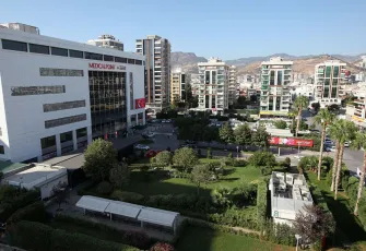 Medical Point Hastanesi’nde şifa doğayla buluşuyor: Bahçesi Adeta Botanik Cennet