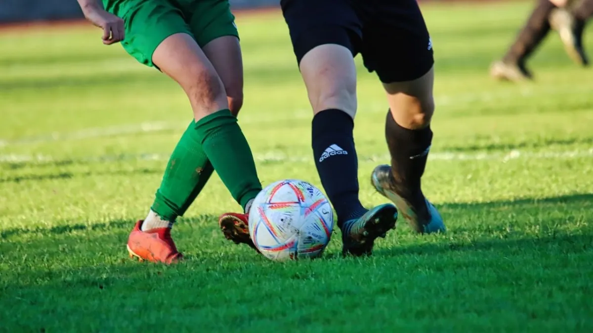 Süper Lig’den 3. Lig’e futbol şöleni! Derbiler, kritik maçlar ve haftanın tüm programı haberinin görseli