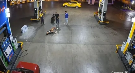 Adana'da tartıştığı kişiyi tek yumrukla nakavt etti!