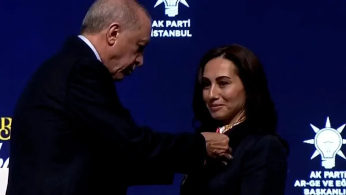 CHP&#039;li belediye başkanı partiden kaçıyor: Beykoz Belediye Başkanvekili Özlem Vural Gürzel Ak Parti&#039;ye geçti! haberinin görseli