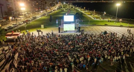 İzmir’de dev ekranda final coşkusu