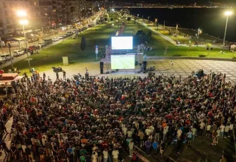 İzmir’de dev ekranda final coşkusu
