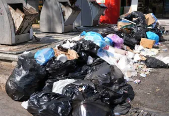 Karşıyaka’daki çöp toplama sorununa belediyeden açıklama: Depolama alanları yetersiz!