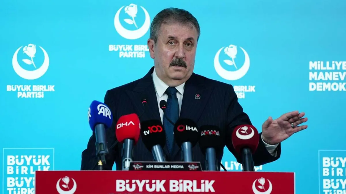 Mustafa Destici: 15 yaş üstü kişiler çocuk statüsünden çıkarılmalı haberinin görseli