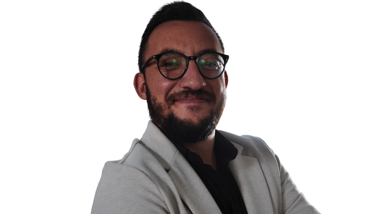 Onurcan Kurtay adlı yazarın resmi