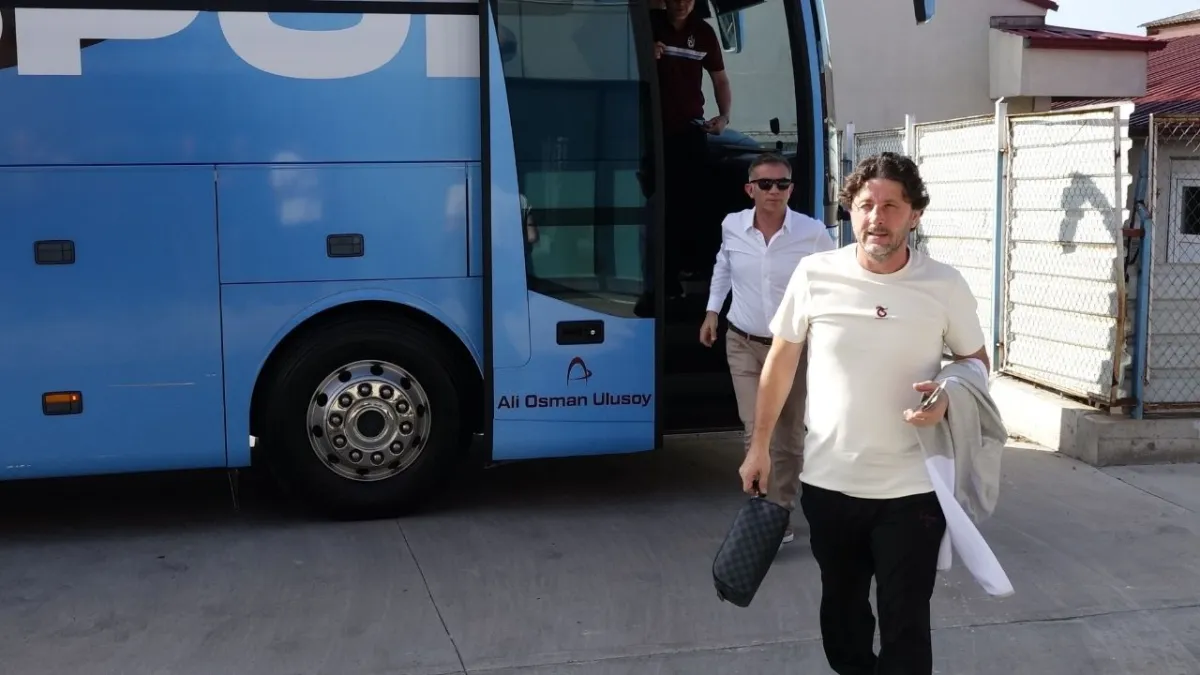 Trabzonspor, Fenerbahçe maçı öncesi İstanbul’a uçtu: 5 isim yarın yok haberinin görseli