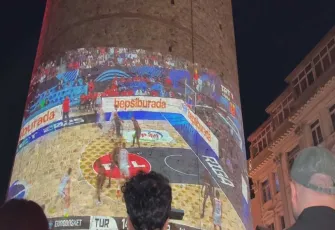 12 Dev Adam'ın final mücadelesi Galata Kulesi'ne yansıtıldı