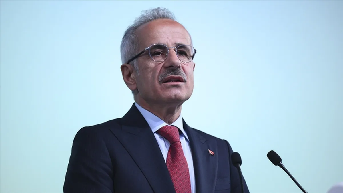 Bakan Uraloğlu açıkladı: Motorcu dostu bariyerler 300 kilometreye ulaşacak!  haberinin görseli
