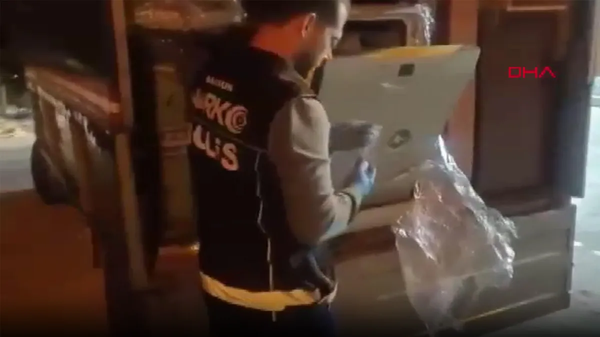 Bulaşık makinesine gizlenmiş 53 bin 760 sentetik ecza hap ele geçirildi haberinin görseli