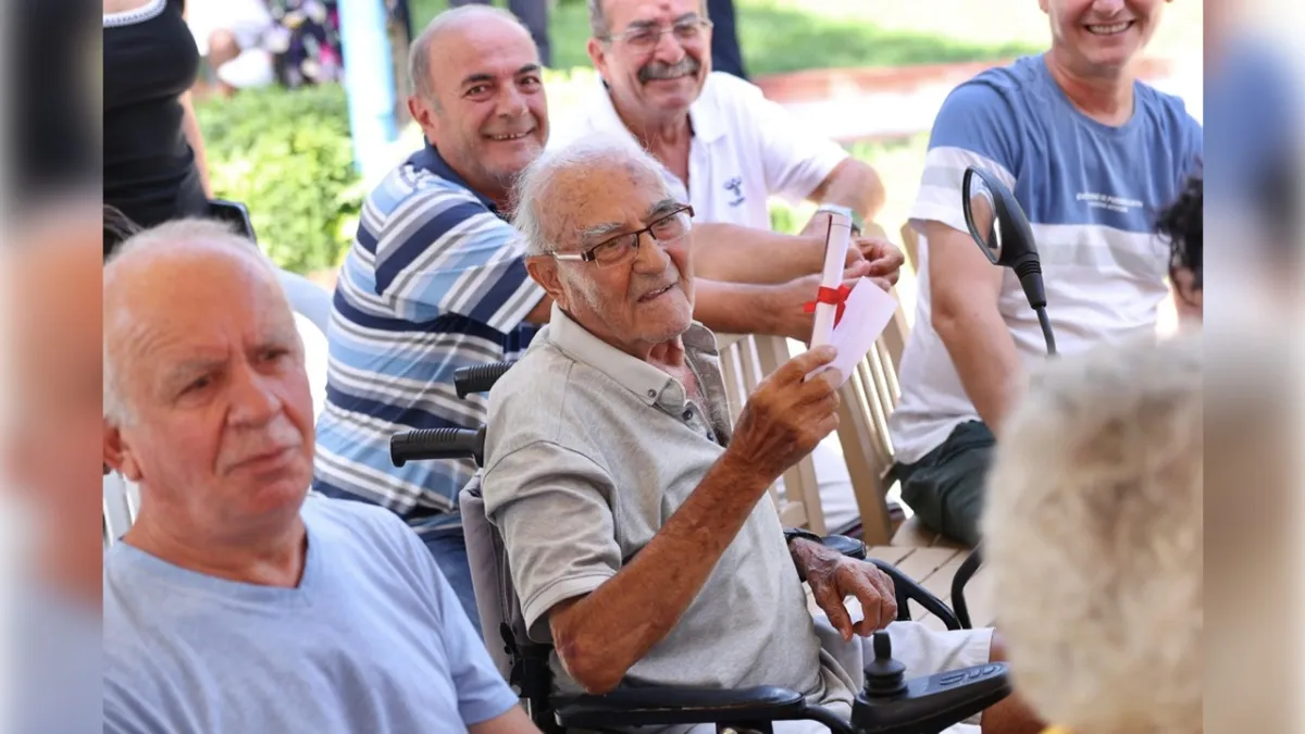 Çeşme’deki tapu sorununa neşter: 300 hak sahibi tapusuna kavuştu!  haberinin görseli