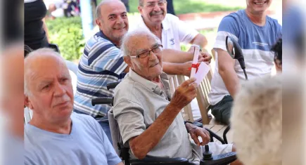 Çeşme’deki tapu sorununa neşter: 300 hak sahibi tapusuna kavuştu! 
