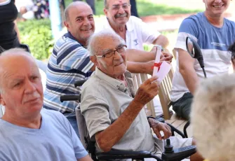 Çeşme’deki tapu sorununa neşter: 300 hak sahibi tapusuna kavuştu! 