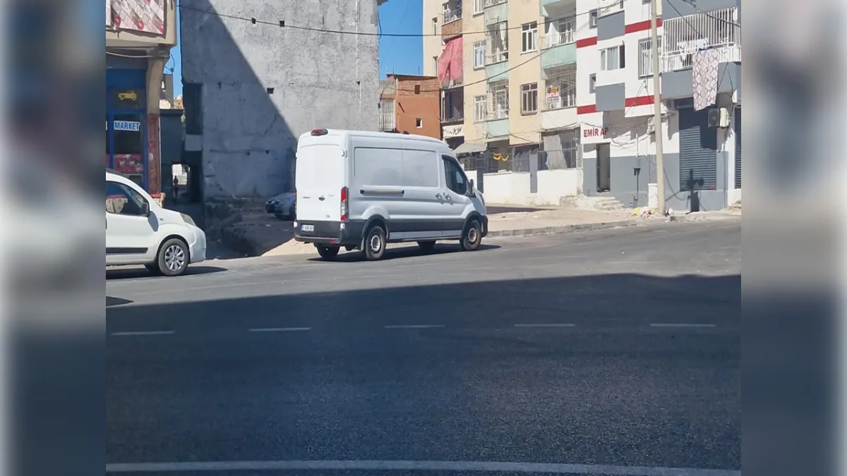 Çocuklarının yanında öldürülen adamın cinayet şüphelisi yakalandı haberinin görseli