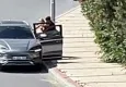 Gündüz vakti bir kadını zorla aracına bindirdi