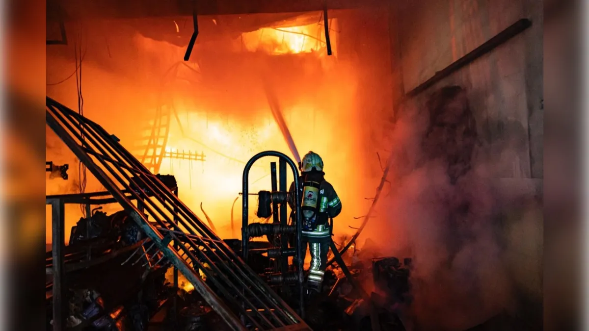 İzmir İtfaiyesi’nden yoğun yangın mesaisi: 11 bin 564 müdahale!  haberinin görseli