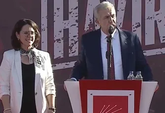Mansur Yavaş: AK Parti'ye geçenlere rozet, geçmeyene kelepçe