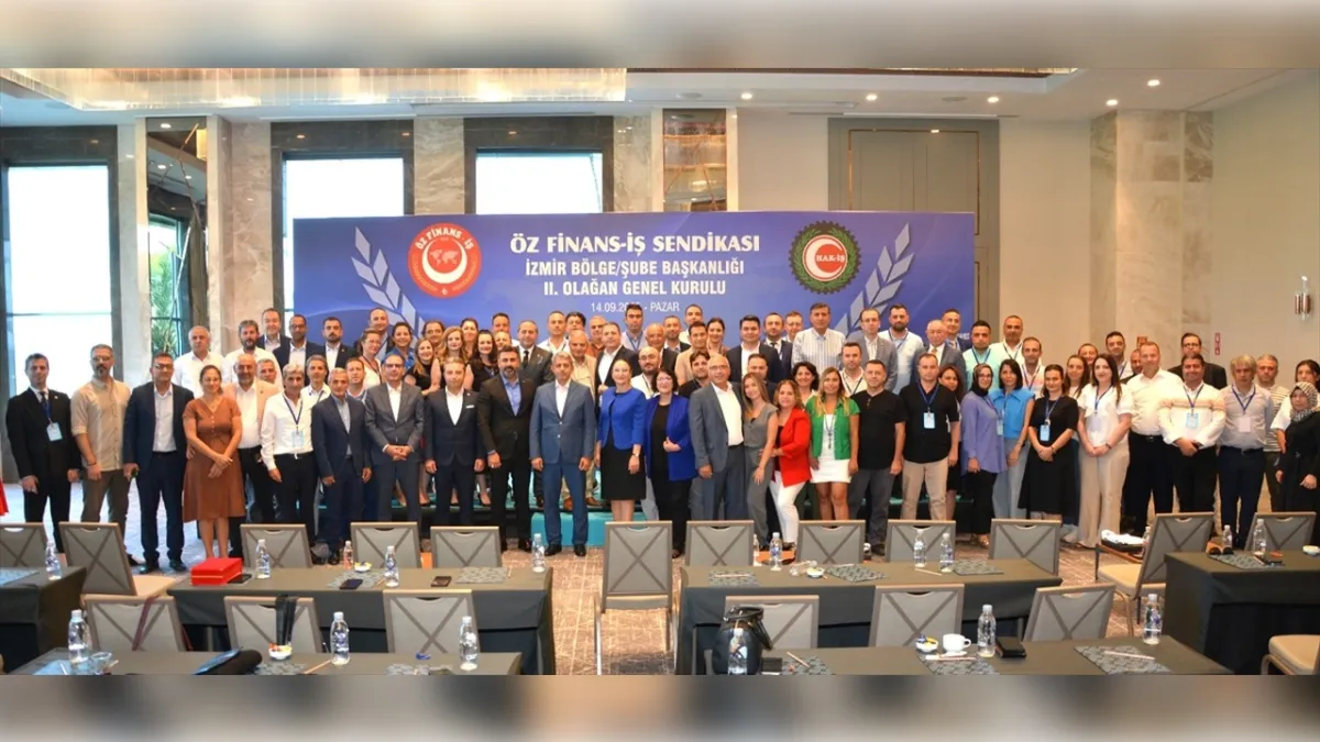 Öz Finans-İş Sendikası İzmir&#039;de &#039;yeniden Bozkurt&#039; dedi haberinin görseli