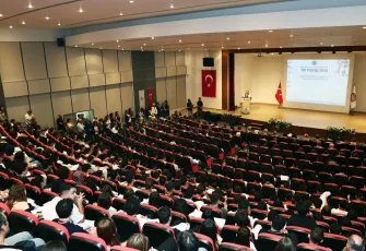 Dokuz Eylül Tıp Fakültesi’nde beyaz önlük heyecanı: Geleceğin şampiyon hekimleri mezuniyet yolunda