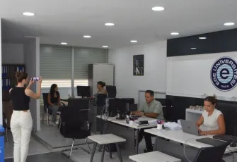 Ege Üniversitesi mezun kartı ile ayrıcalıklar mezuniyet sonrası da sürüyor!