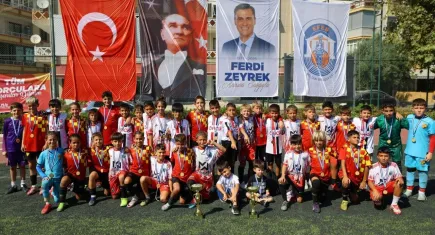 Ferdi Zeyrek anısına futbol coşkusu: 17 takımın mücadelesinde şampiyon Göztepe!