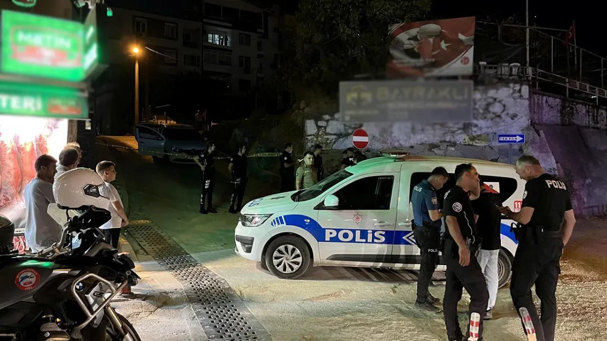 İzmir Bayraklı’da dehşet: Eşini vurdu, kendini yaraladı! haberinin görseli