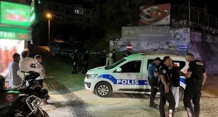 İzmir Bayraklı’da dehşet: Eşini vurdu, kendini yaraladı!