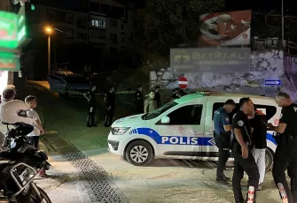 İzmir Bayraklı’da dehşet: Eşini vurdu, kendini yaraladı!