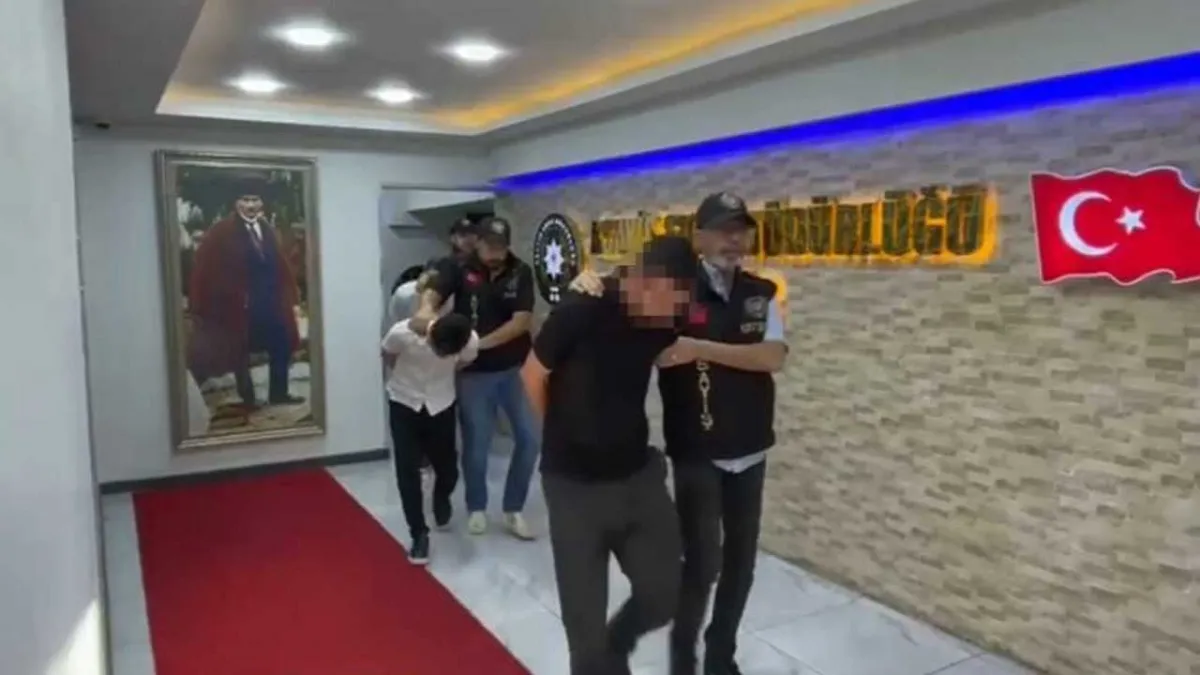 İzmir’de dolandırıcılık operasyonu: 53 tutuklama haberinin görseli