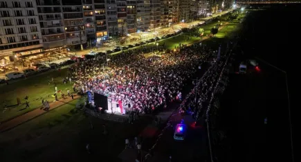İzmir’de final coşkusu! On binler 12 Dev Adam için meydanlara aktı