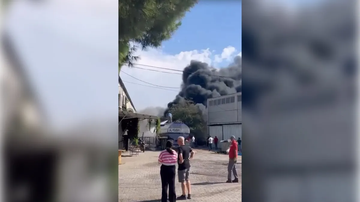 İzmir haber: Aliağa&#039;da lastik deposunda yangın haberinin görseli