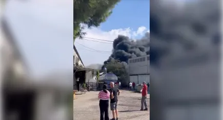 İzmir haber: Aliağa'da lastik deposunda yangın