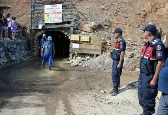 Krom madeninden kurtarılan işçi hayatını kaybetti