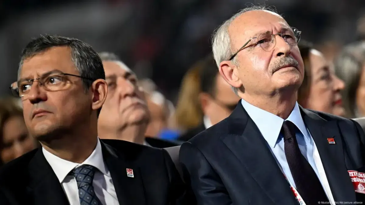 Kurultay davasına erteleme:‘Yapılacak şey davayı yok hükmünde saymak! haberinin görseli