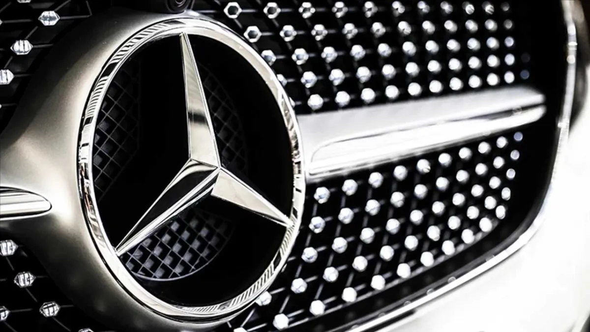 Mercedes-Benz, rakibi BMW&#039;den motor mu alacak? haberinin görseli