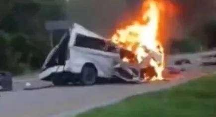 Minibüs ile TIR'ın çarpıştı: 15 ölü