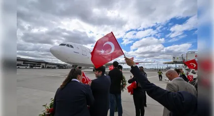 Türkiye A Milli Erkek Basketbol Takımı'na coşkulu karşılama