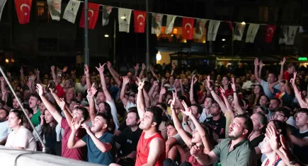 Türkiye-Almanya EuroBasket 2025 finali dev ekrandan izlendi