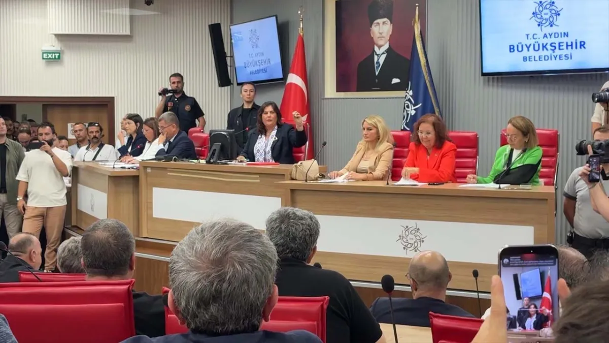 Aydın Büyükşehir Meclisi’nde siyasi gerilim: Oturum 14 Ekim’e ertelendi haberinin görseli