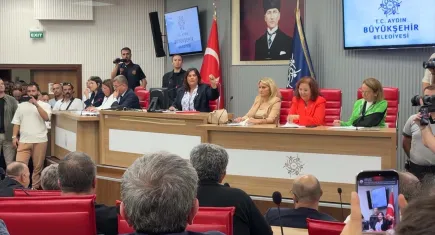 Aydın Büyükşehir Meclisi’nde siyasi gerilim: Oturum 14 Ekim’e ertelendi