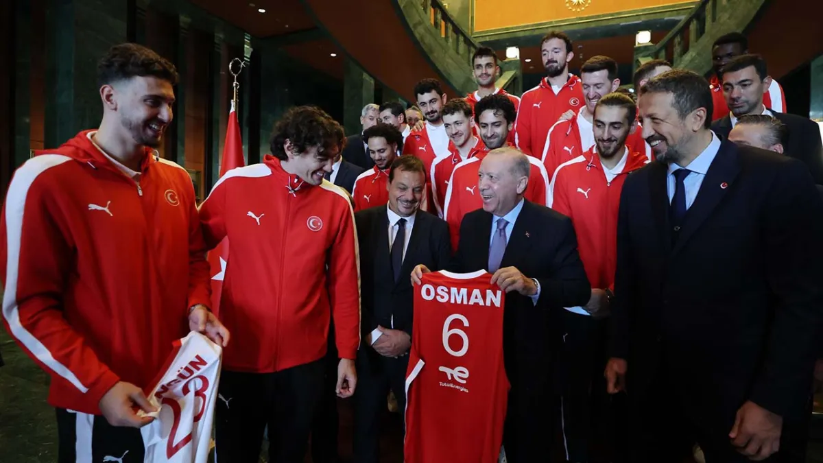 Cumhurbaşkanı Erdoğan’dan A Milli Erkek Basketbol Takımı&#039;na Tebrik haberinin görseli