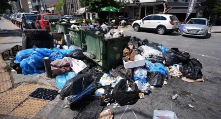 İzmir’de çöp krizine geçici çözüm: Bakanlık Harmandalı’nın açılması izin verdi