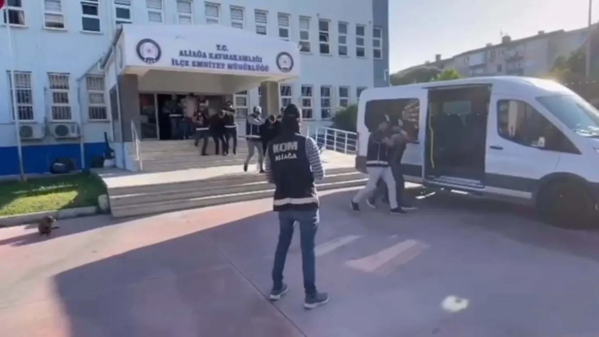 İzmir’in 3 ilçesinde nefes kesen operasyon! haberinin görseli