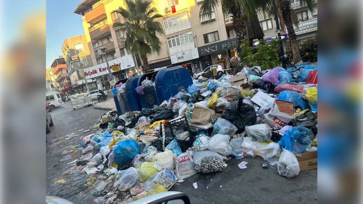 İzmir’in Sokaklarında Çöp Alarmı: Buca’da Atıklar Sokaklara Taştı haberinin görseli