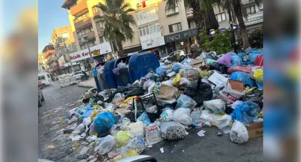 İzmir’in Sokaklarında Çöp Alarmı: Buca’da Atıklar Sokaklara Taştı