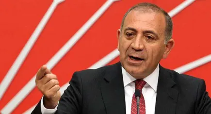 Kayyum Gürsel Tekin CHP'nin Sarıyer'deki eski İl Başkanlığı binasında